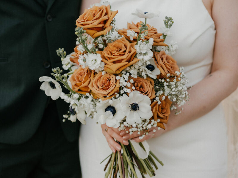 Sophie’s toffee rose and white anemone bridal bouquet — Photography by Linas Sophie holding her bridal bouquet of toffee roses, white anemones and gypsophila