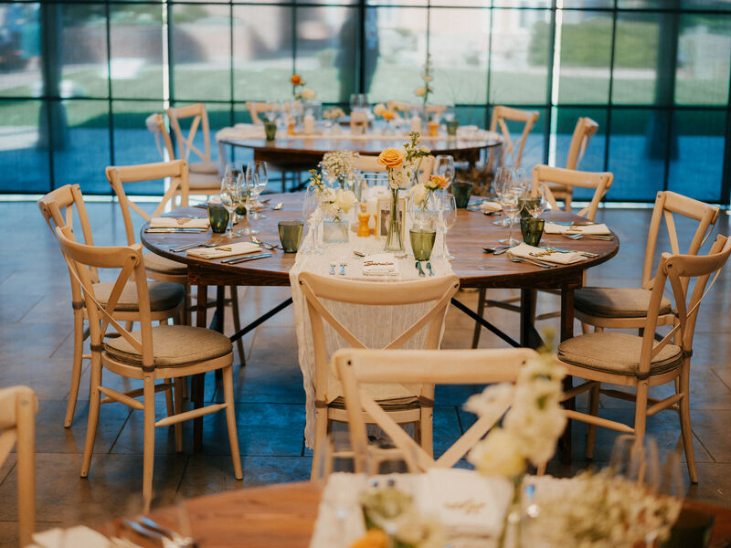 Wedding breakfast flowers designed to move at The Post Barn — Photography by Linas The Post Barn wedding breakfast tables dressed with spring flower bud vases
